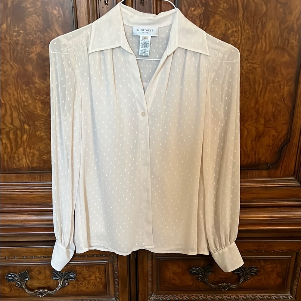 Nine West Cream Blouse with Notched Collar and Buttoned Style